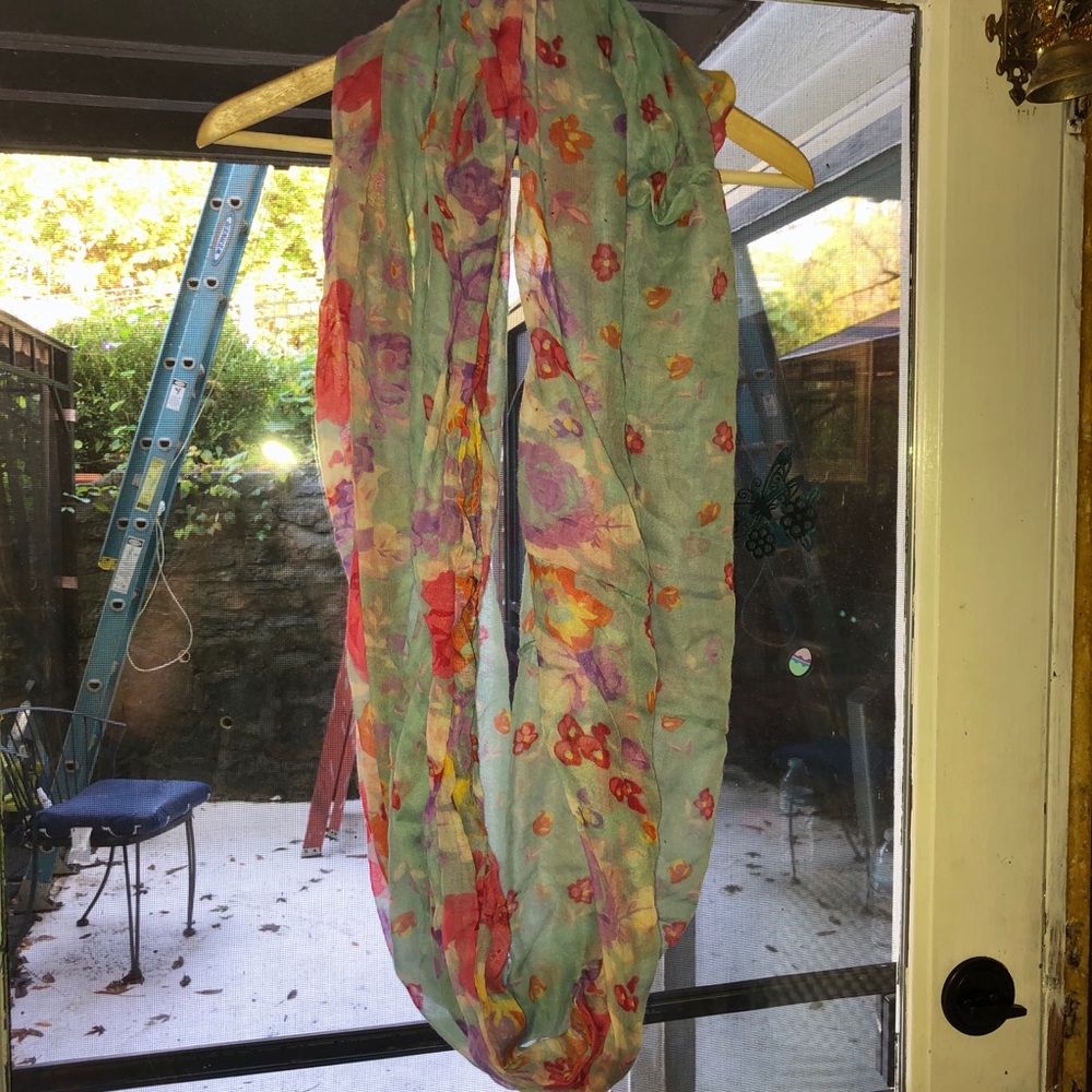 Beautiful Infinity Scarf - Picture 3 of 3